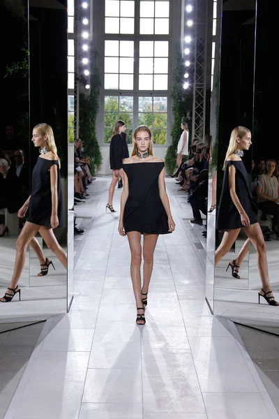Look 32